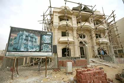 Wartet auf die Vollendung: Dieser Rohbau eines Einfamilienhauses steht in der ägyptischen Trabantenstadt New Cairo